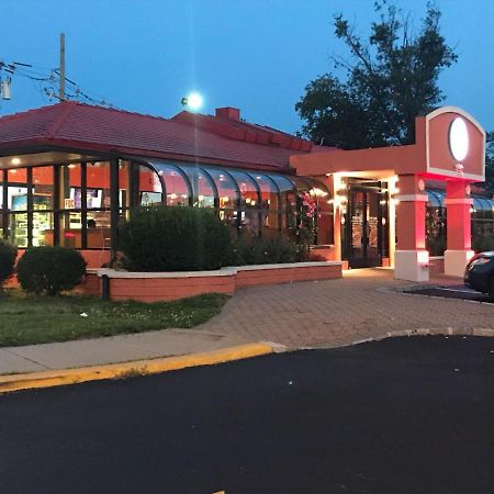 Days Inn By Wyndham Nanuet / Spring Valley Экстерьер фото