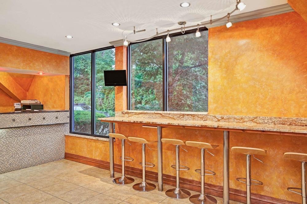 Days Inn By Wyndham Nanuet / Spring Valley Экстерьер фото