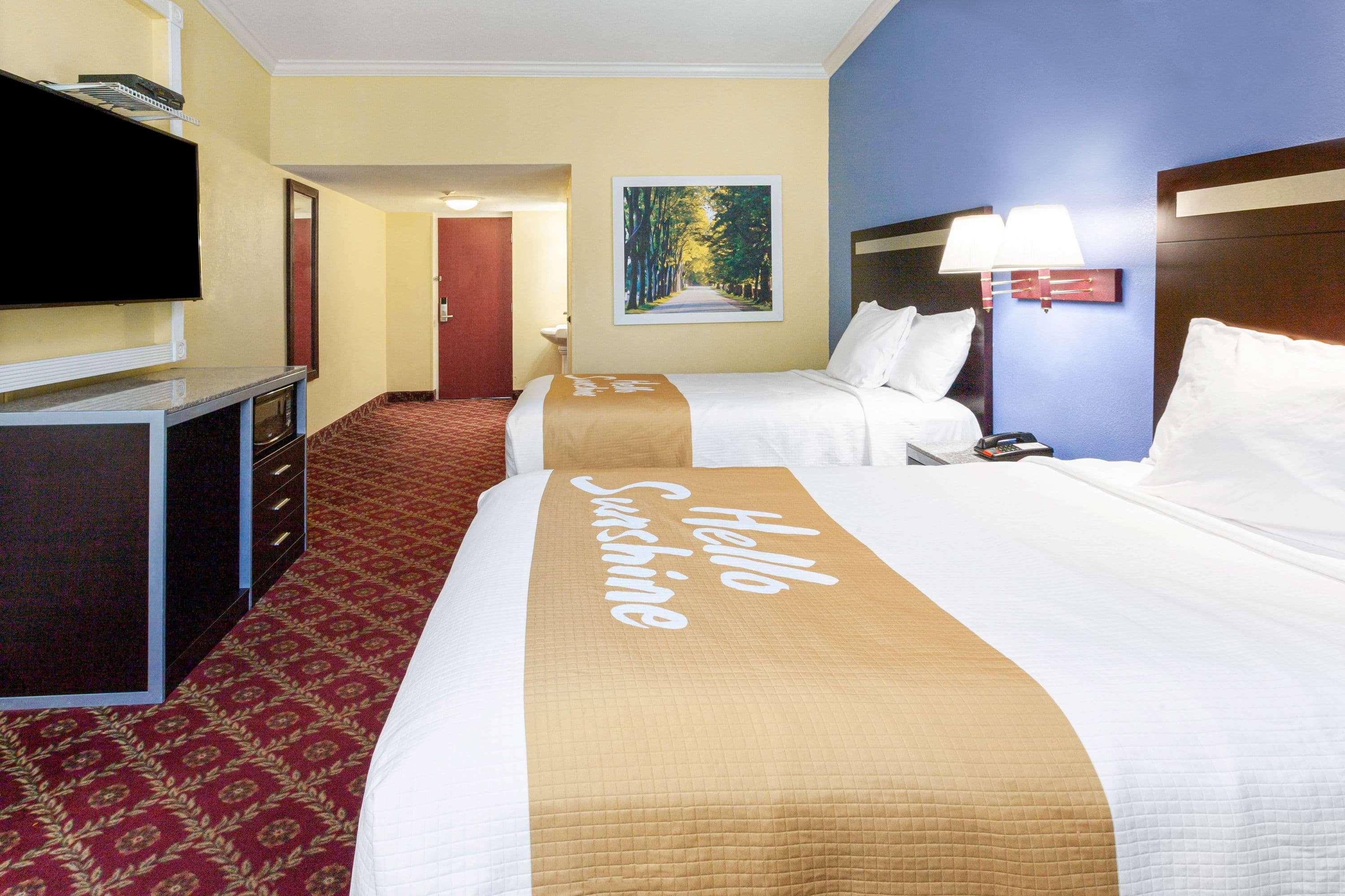 Days Inn By Wyndham Nanuet / Spring Valley Экстерьер фото