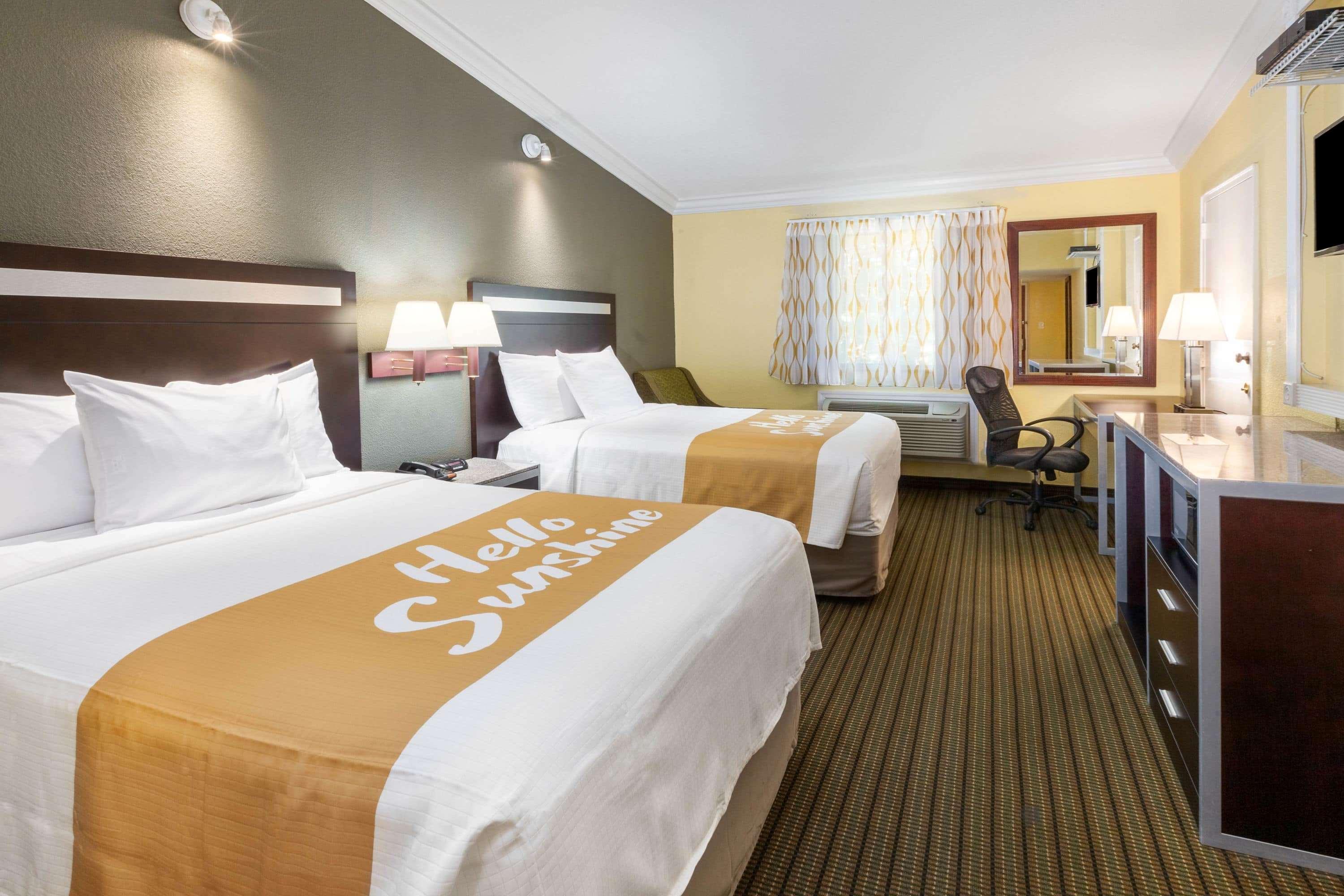 Days Inn By Wyndham Nanuet / Spring Valley Экстерьер фото