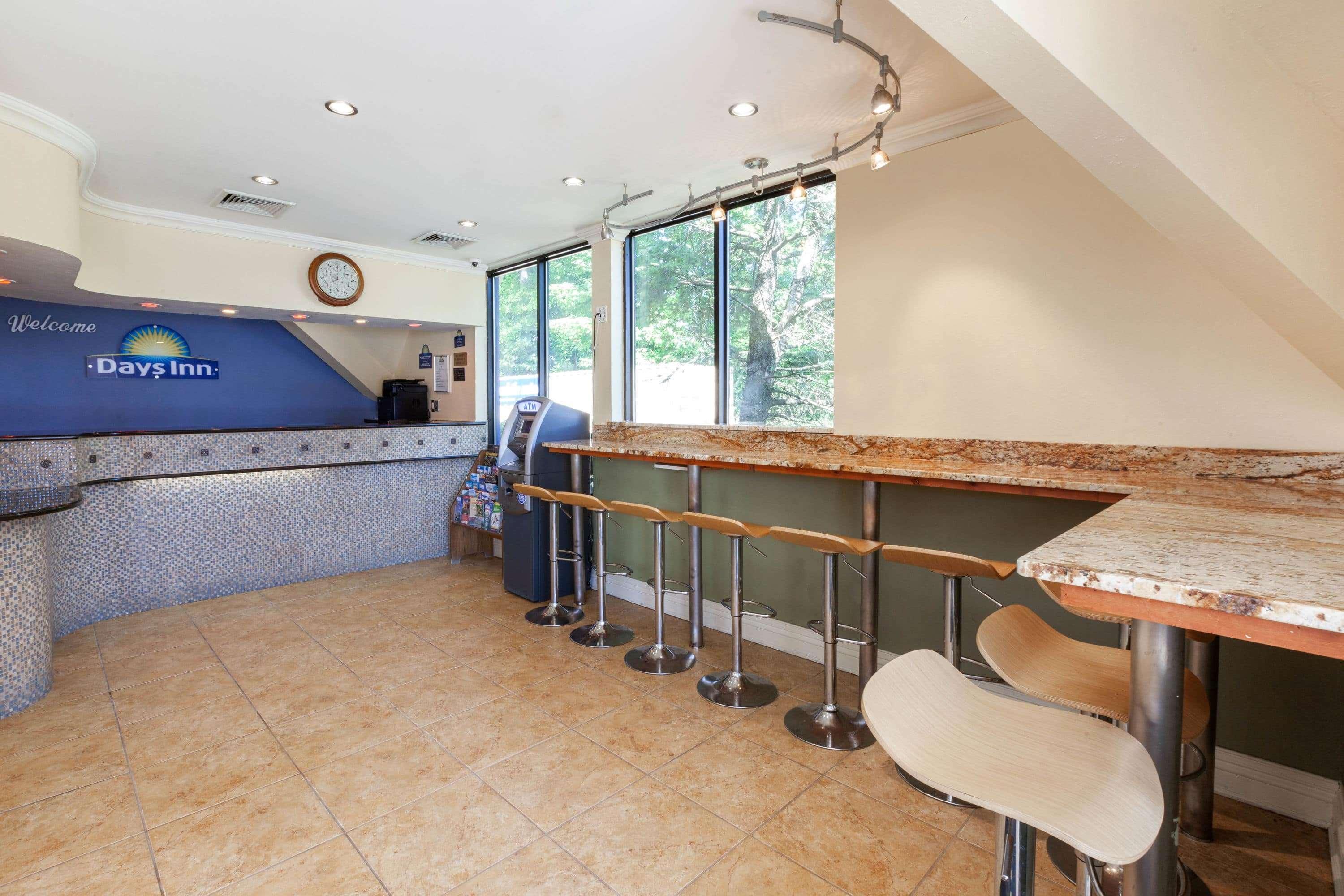 Days Inn By Wyndham Nanuet / Spring Valley Экстерьер фото